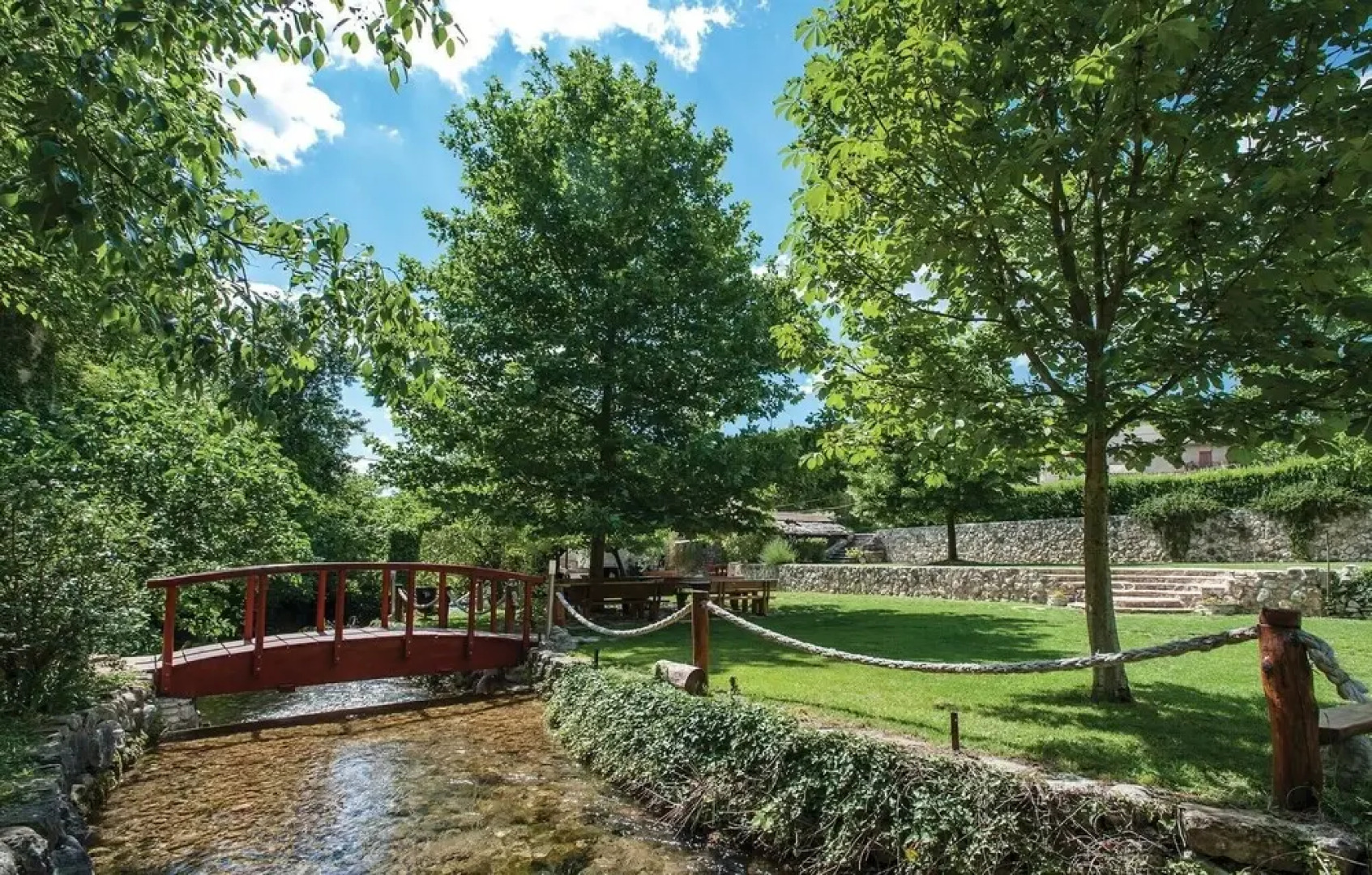 Amazing Home in Donje Sitno with Outdoor Swimming Pool, Hot Tub & 4 Bedrooms