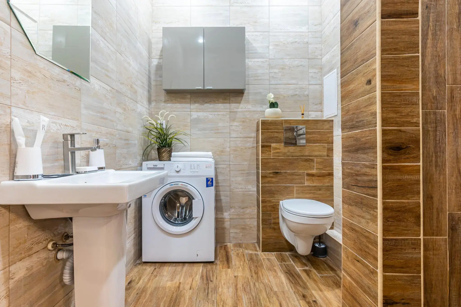 Вершина на переулке Зеркальный