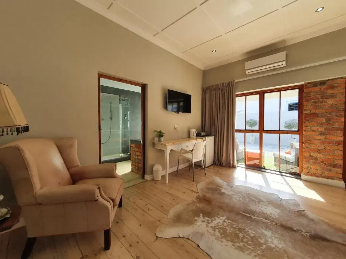 Two Fat Owls Guesthouse