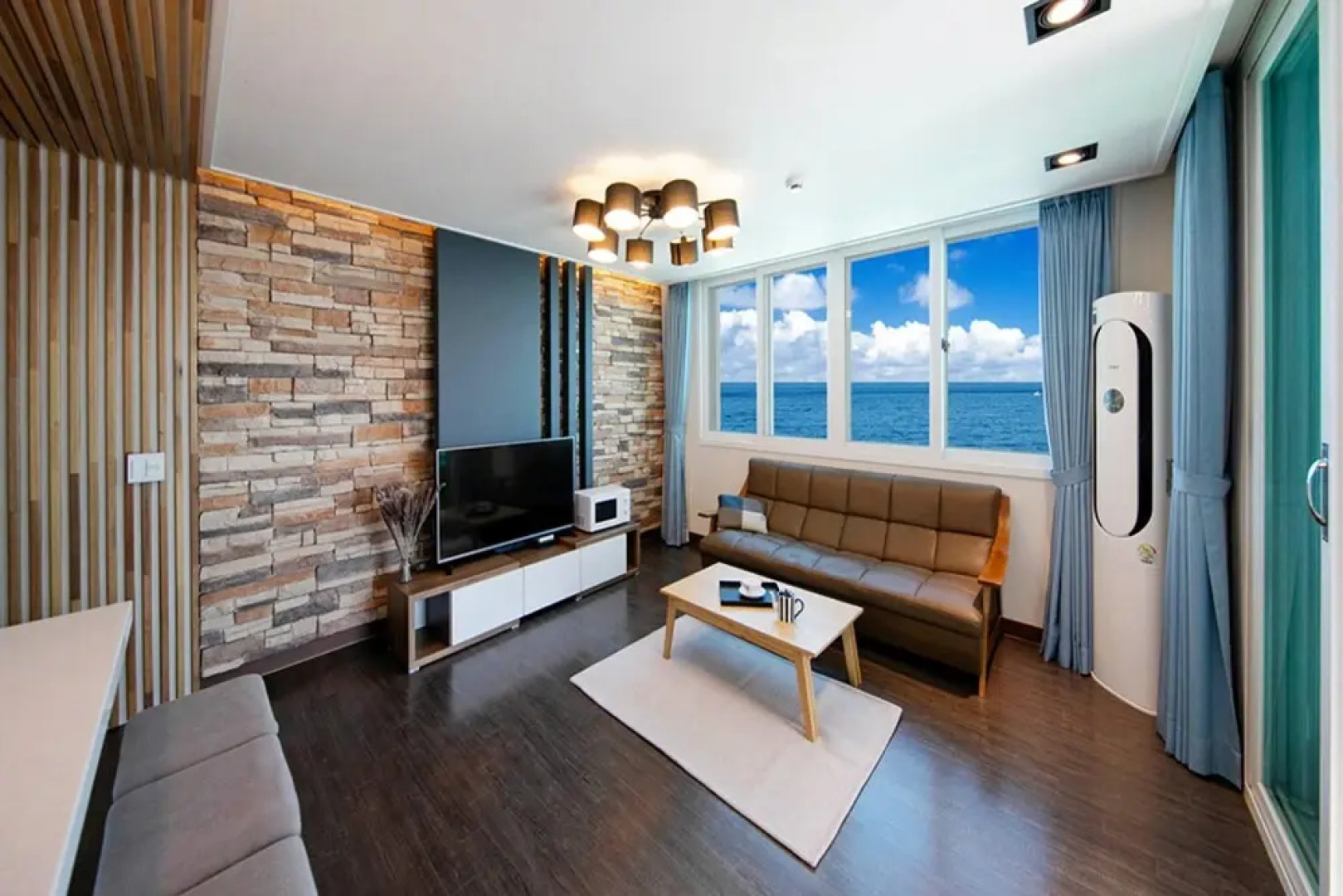 Pohang Couple Stone Pension