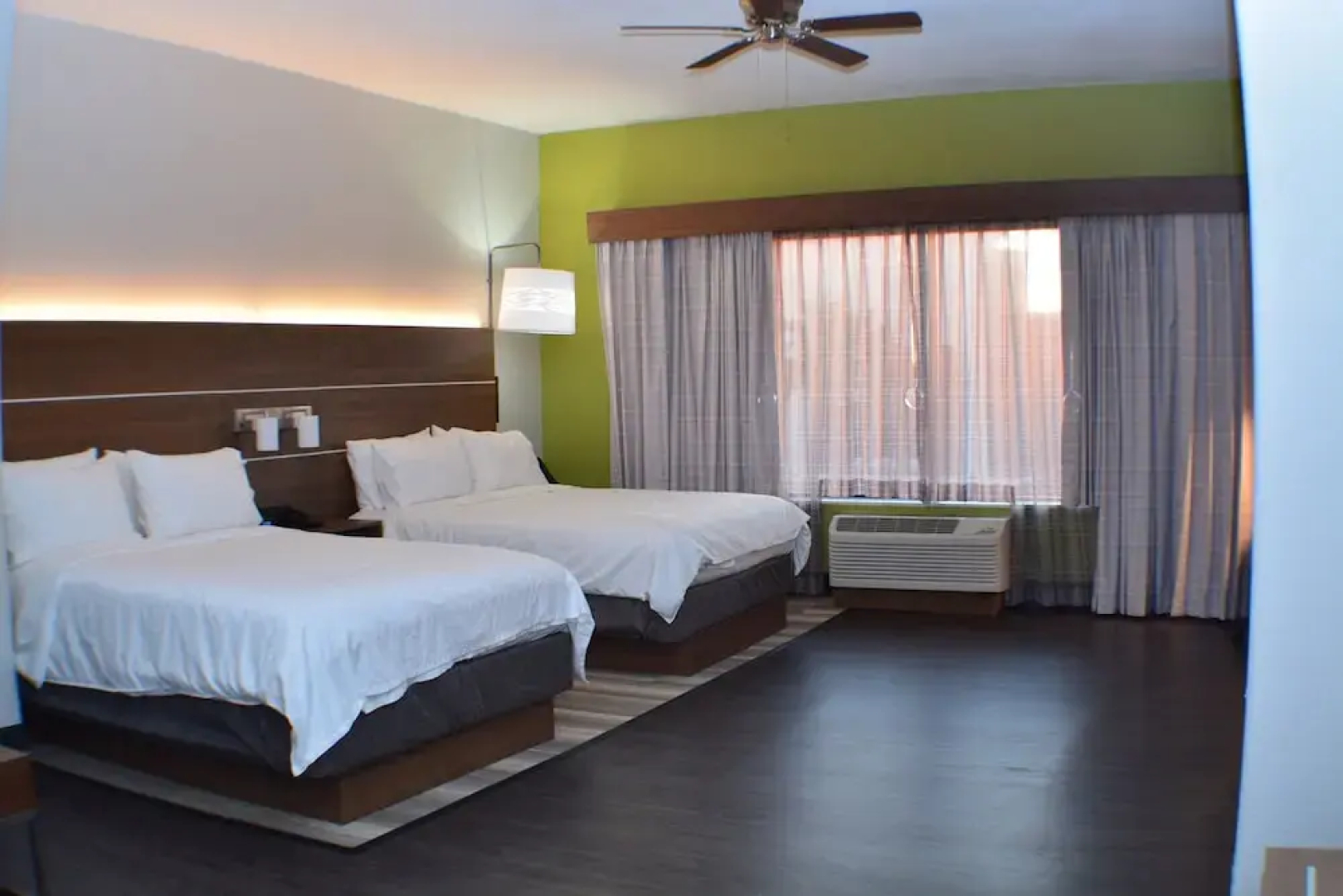 Holiday Inn Express Hotel & Suites Seguin