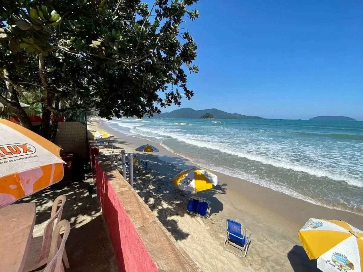 Casa aconchegante pé na areia c/ 5 quartos.