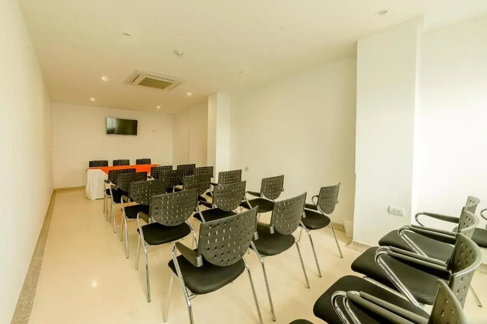 Hotel Titanium Plaza