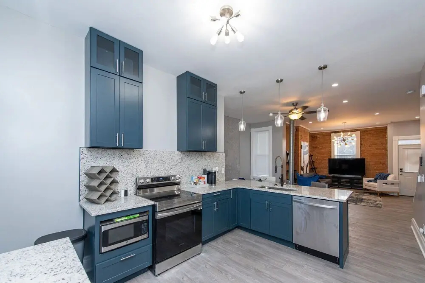 The Incline Suite 2