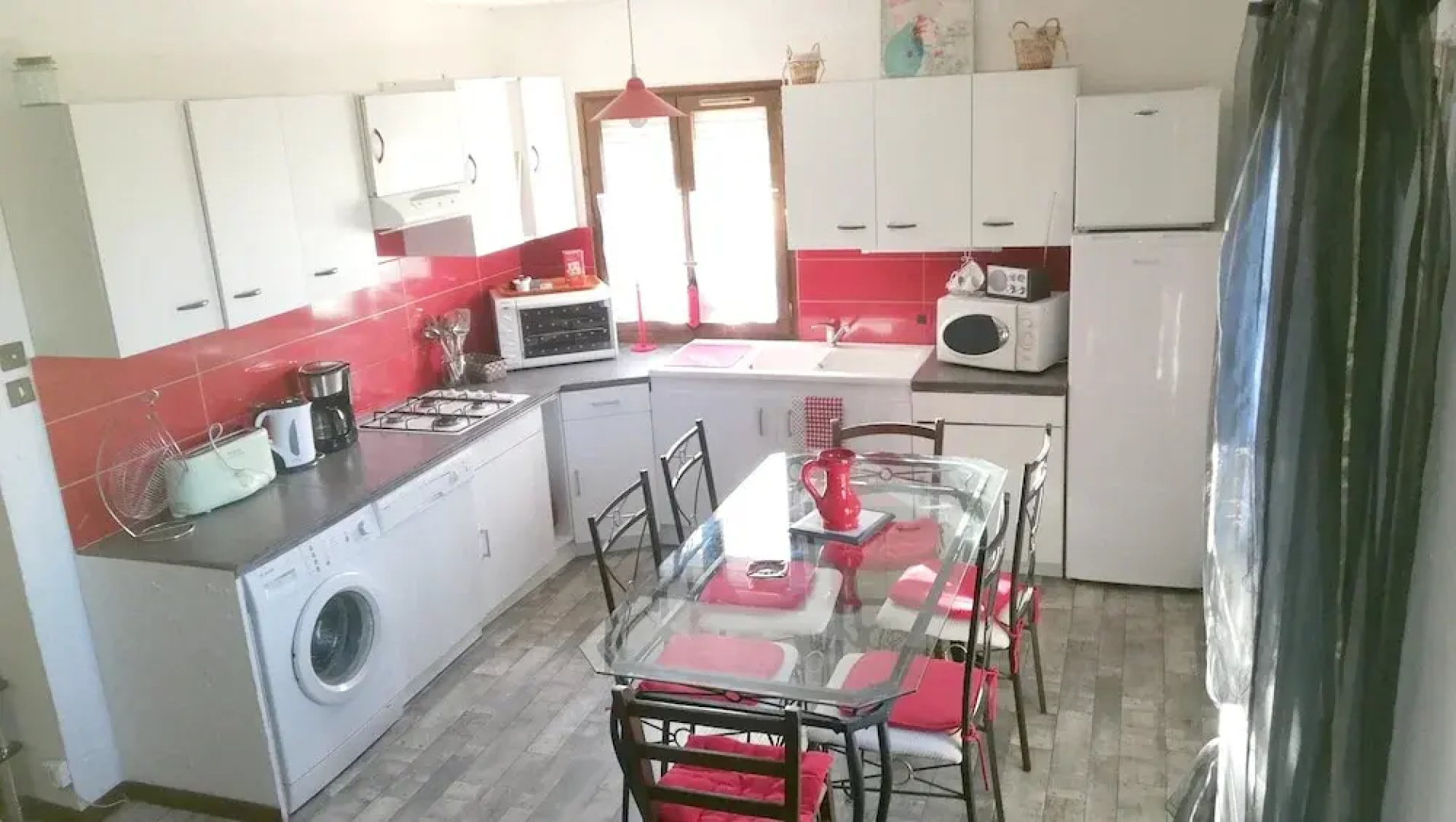 House With 3 Bedrooms in Villeneuve, With Enclosed Garden and Wifi