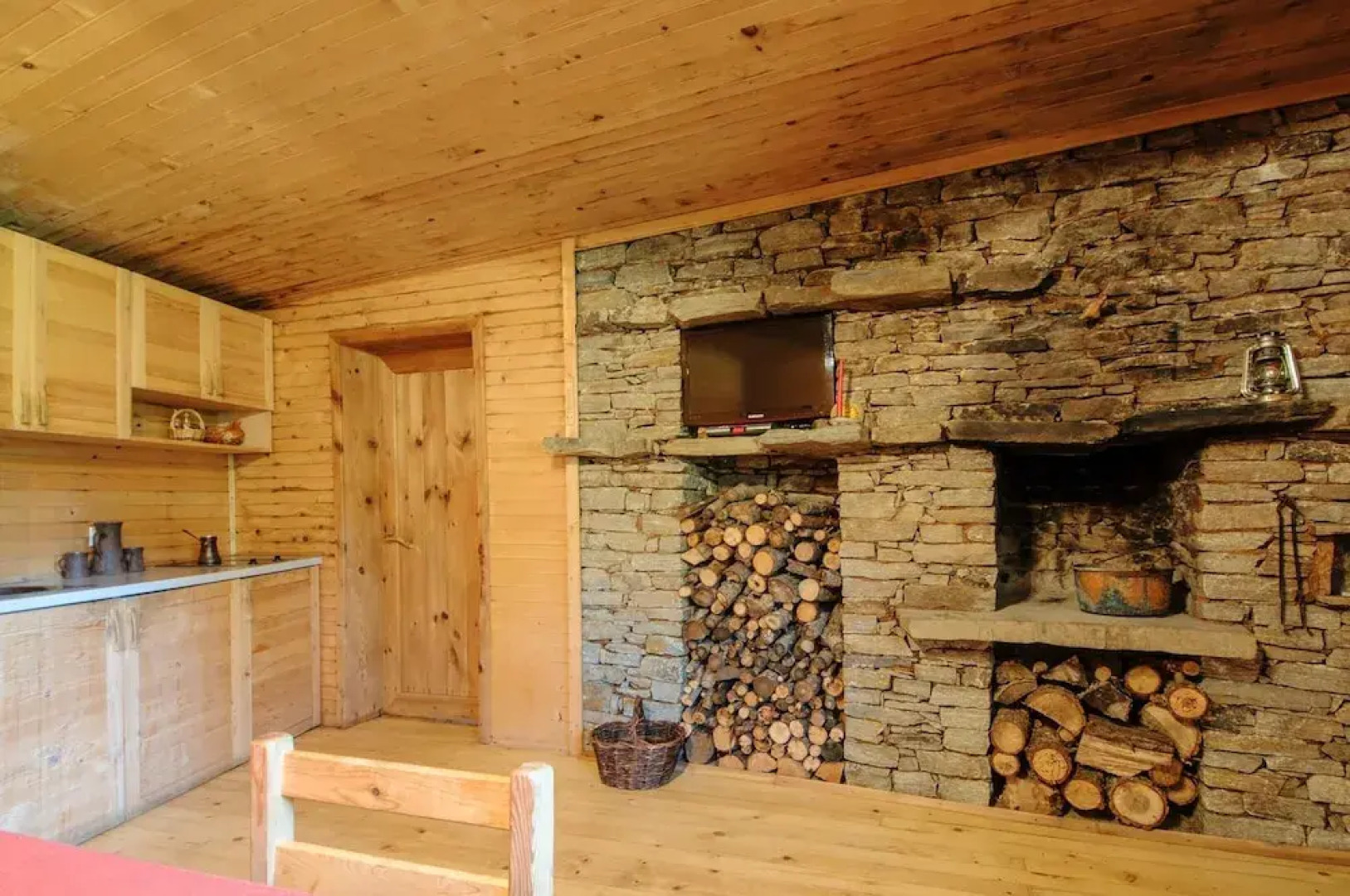 House With 2 Bedrooms in Hadzhidimovo, With Wonderful Lake View, Shared Pool, Enclosed Garden