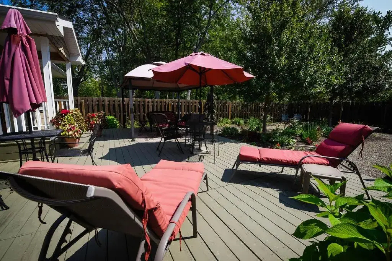 The Lakehouse Inn