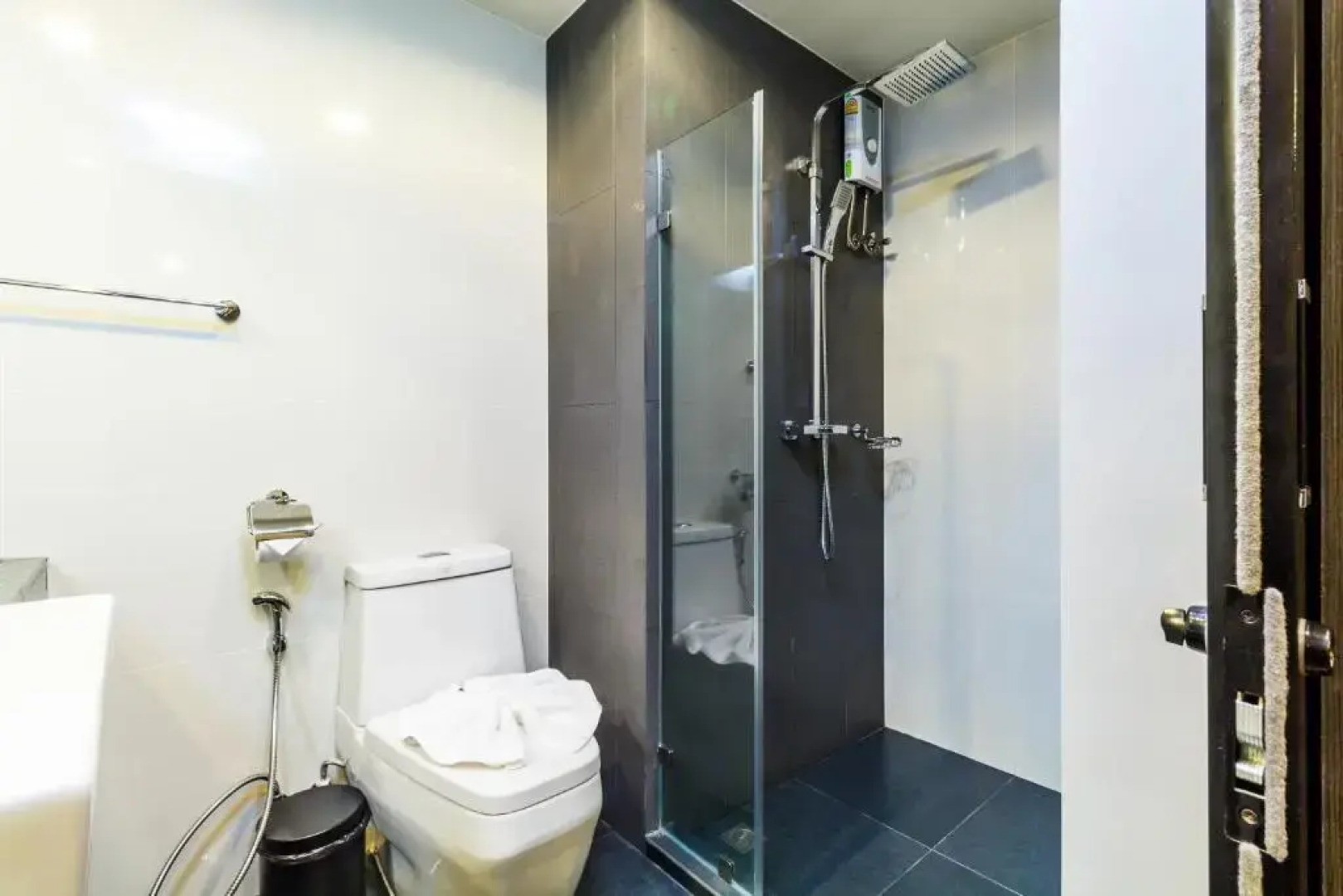 6 Avenue Surin by Lofty