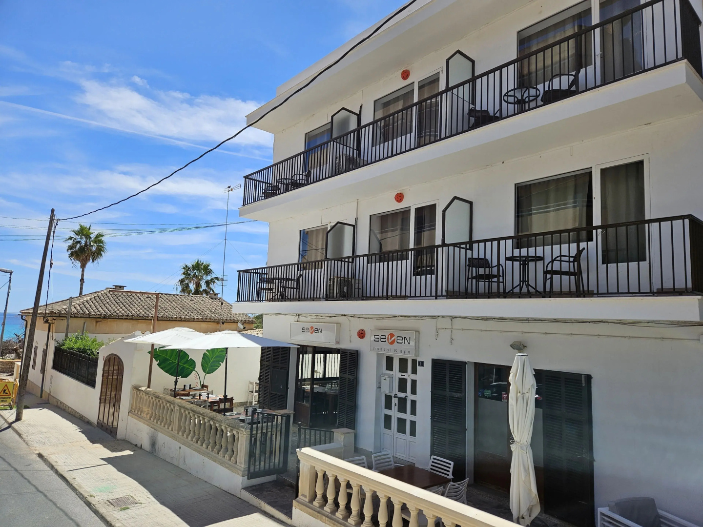 Seven Hostal & Spa