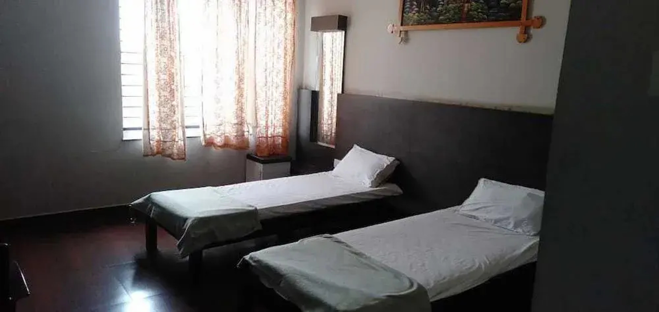 Iroomz Shivaratna Palace