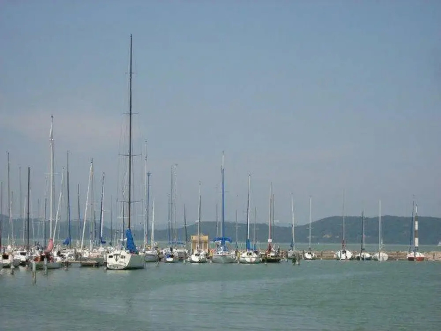 Crystal Apartement F