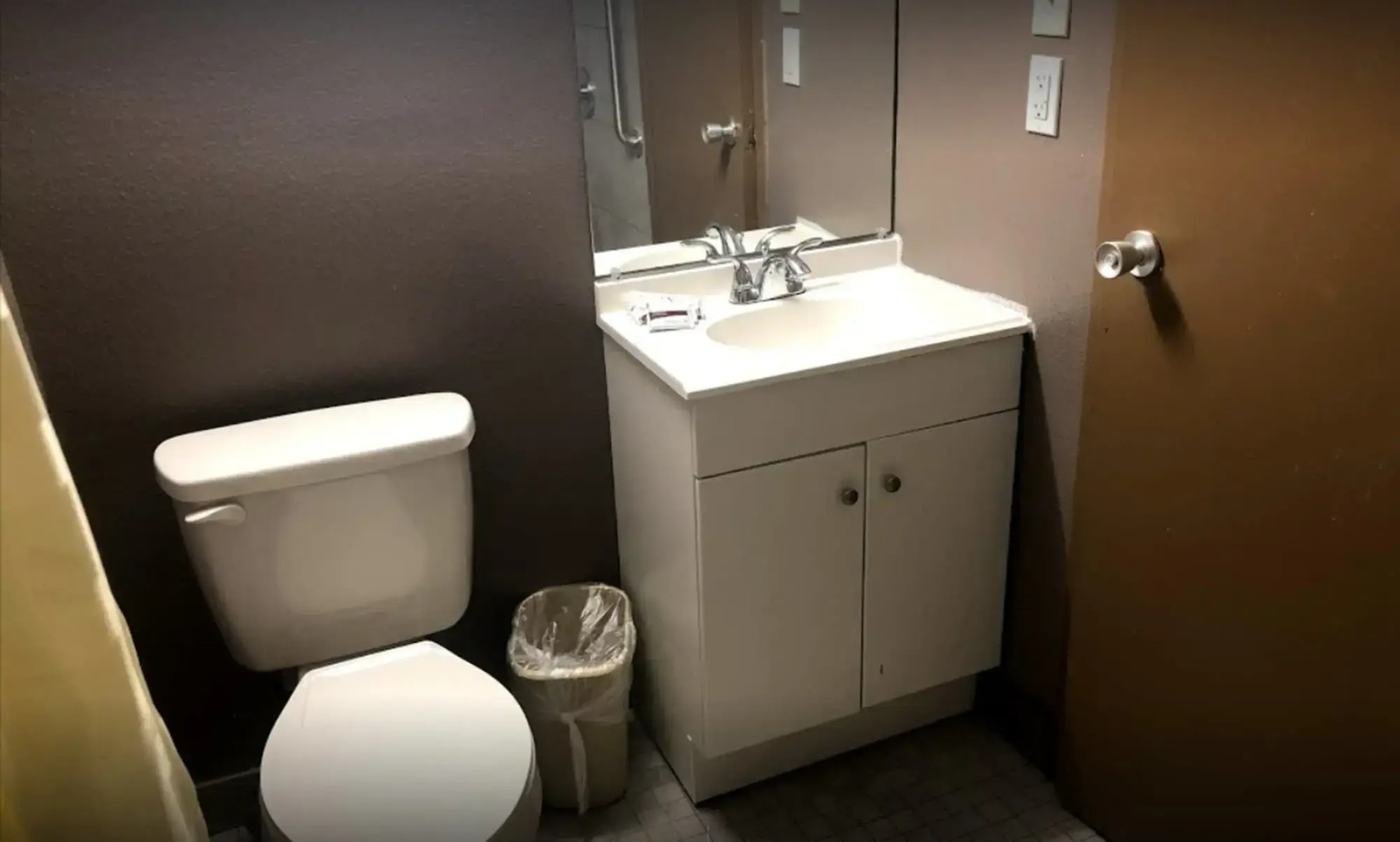 Economy Inn North Randall