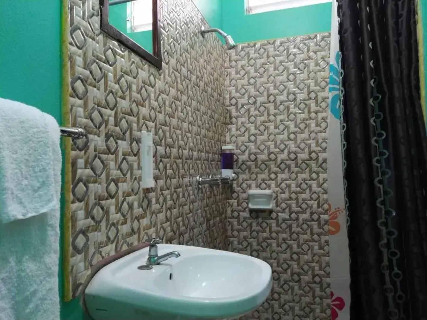 Entire 6-bedroom Villa Free Parking With Fast Wifi