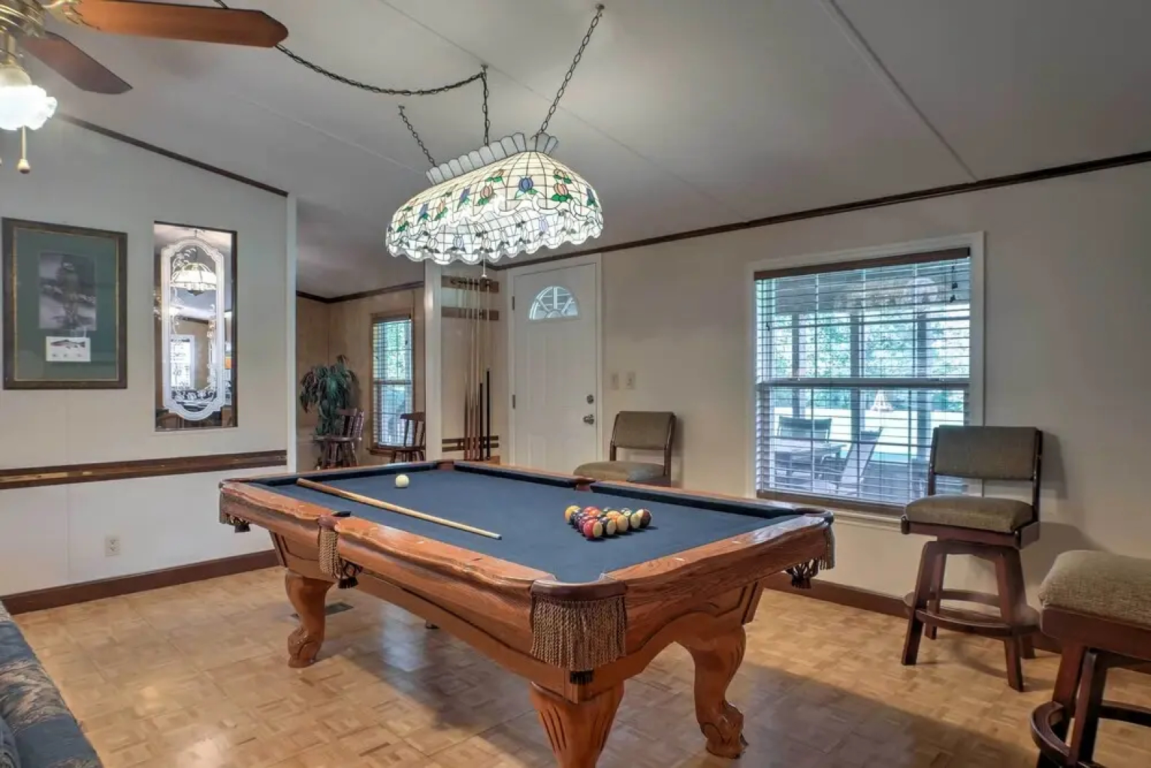 Ooltewah Cabin w/ Grill, Pool Table & Porch!