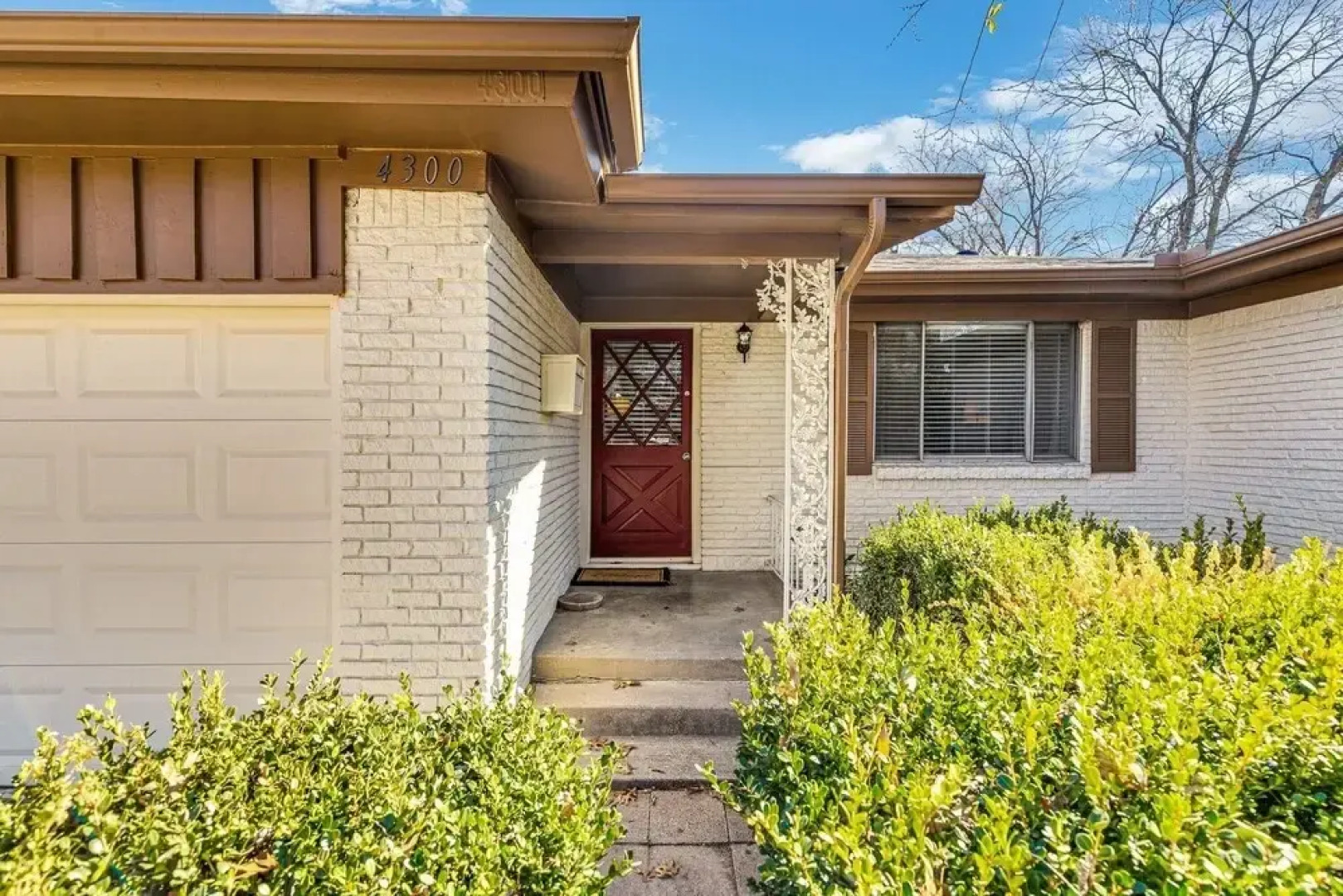 Beautiful Pet Friendly Home In Central Location! 4 Bedroom Home by Redawning