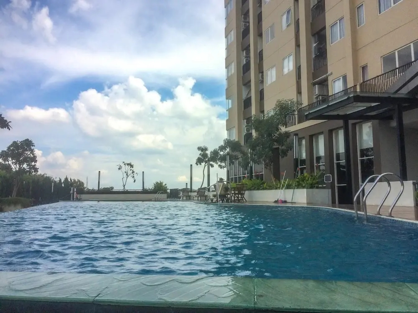 Comfortable 1Br The Oasis Lippo Cikarang Apartment