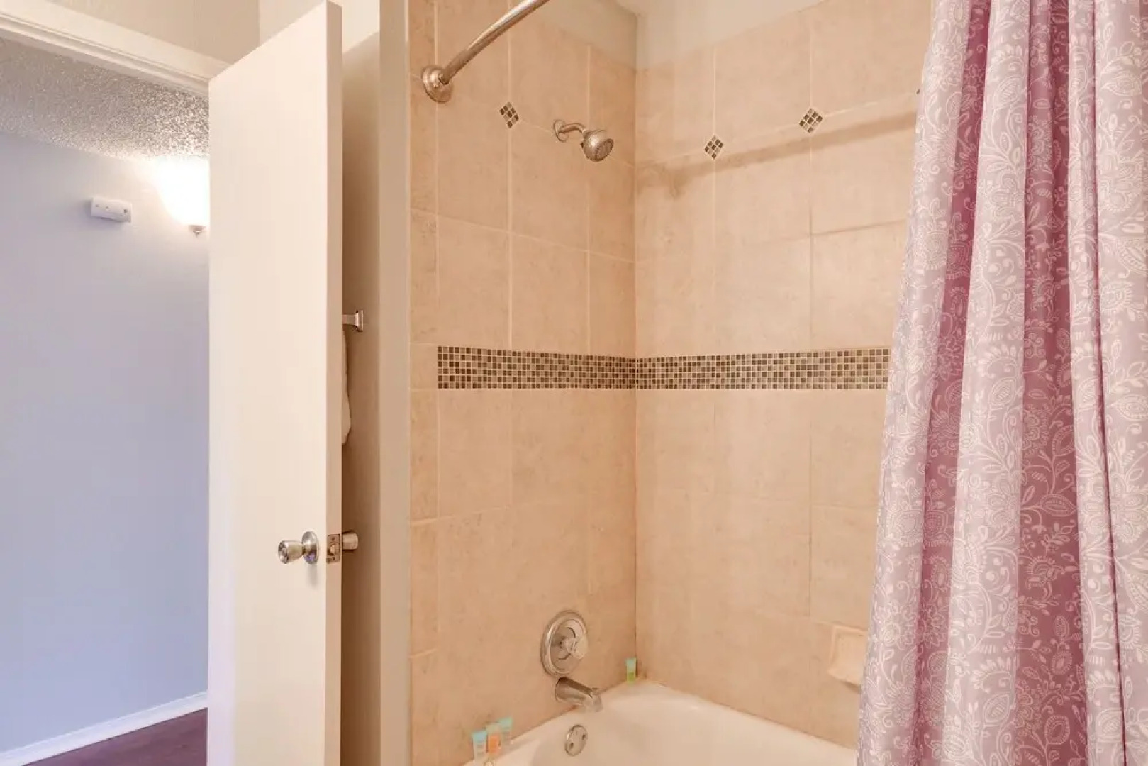 Pet-friendly Vacation Rental w/ Yard in Canyon