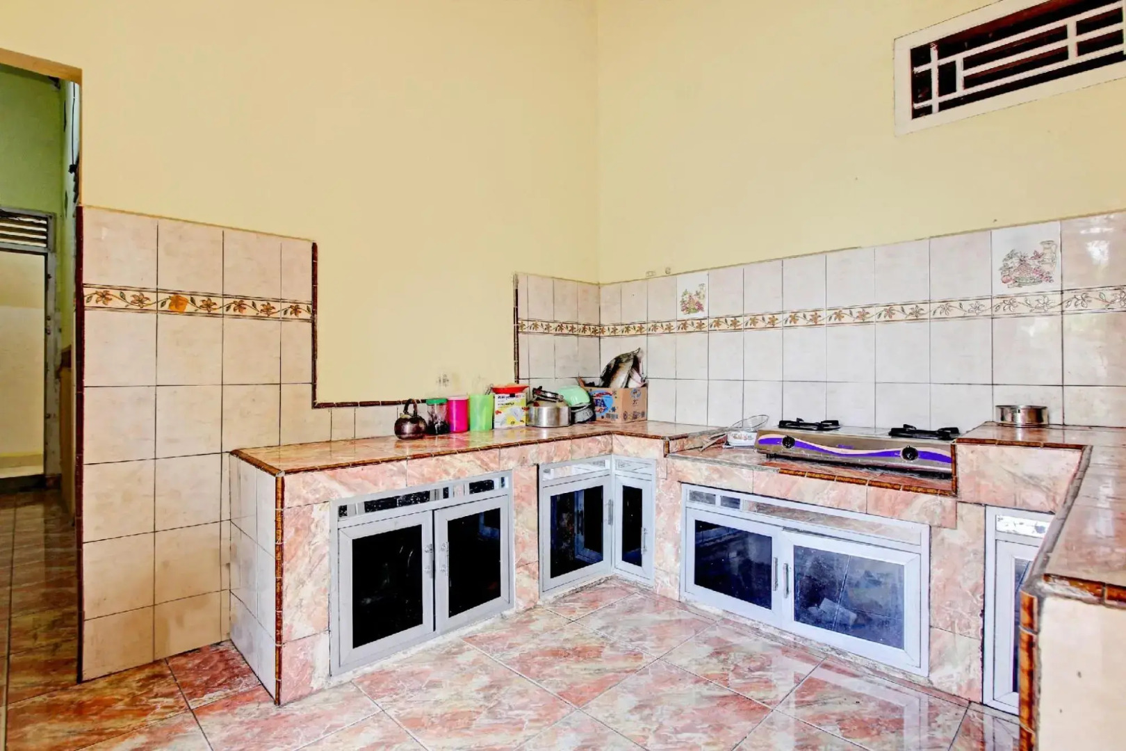 OYO 90307 Fj Alfaeyza Kost