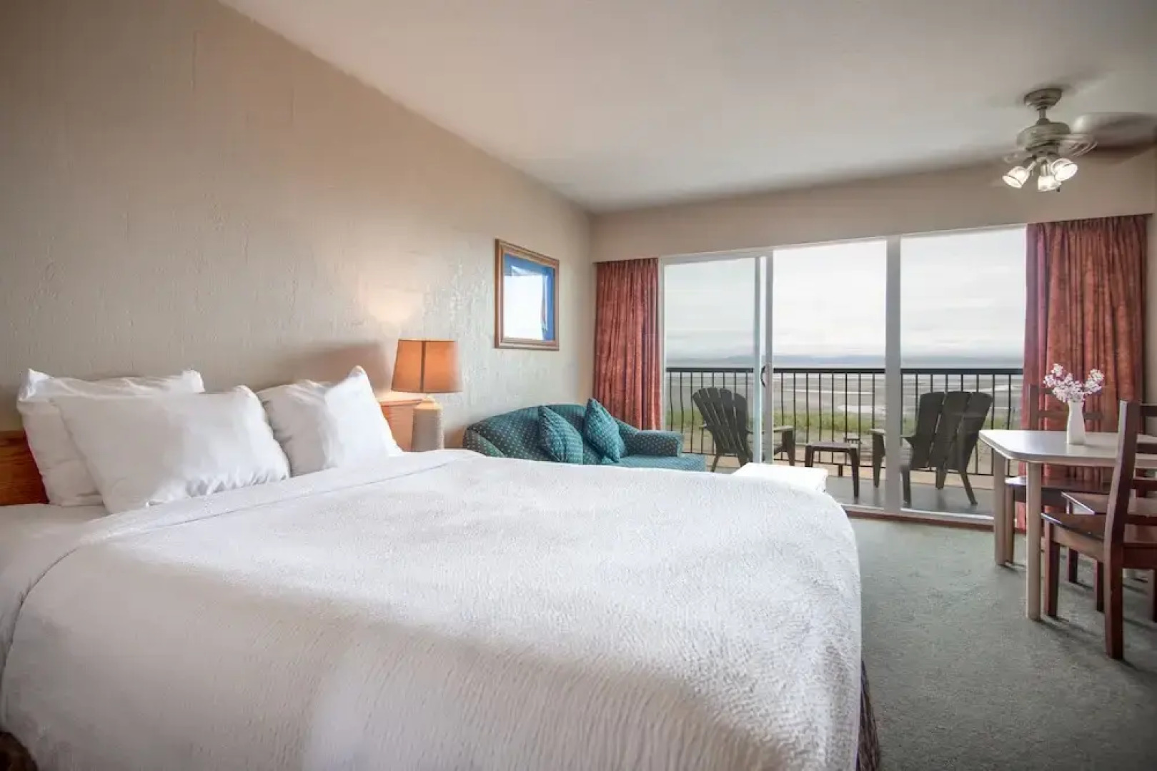 Sea Edge Beachside Hotel