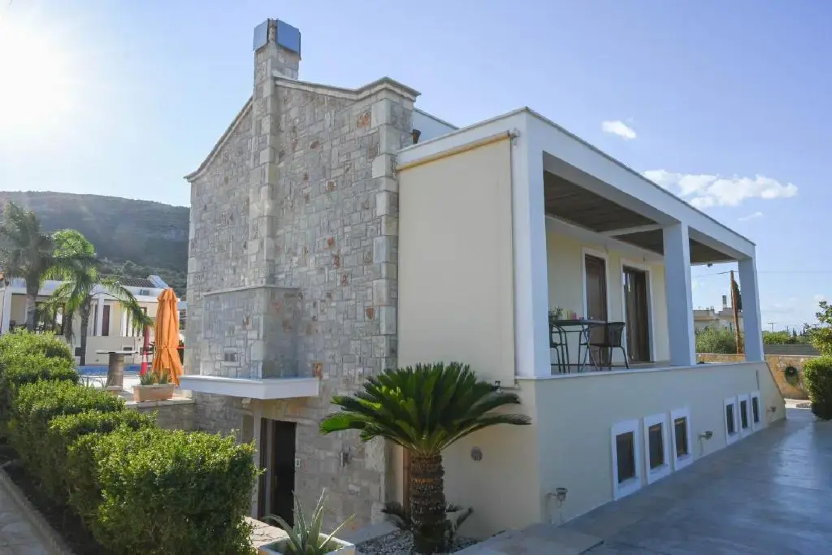 ΑΡΙΩΝ Village & Suites