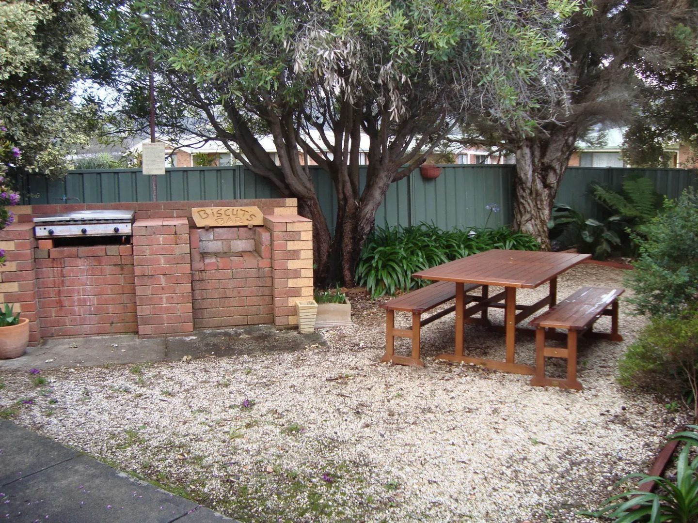 Beachcomber Motel And Apartments