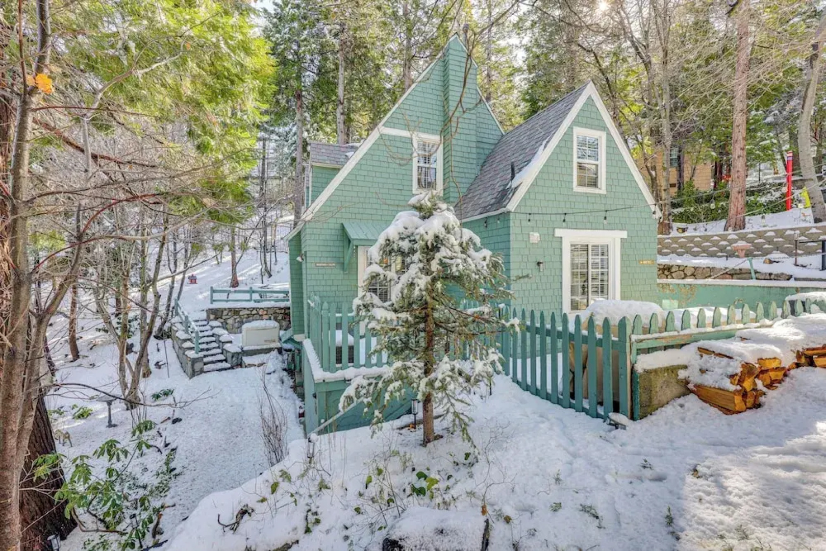 Walkable 'green Gables Cottage' in Lake Arrowhead