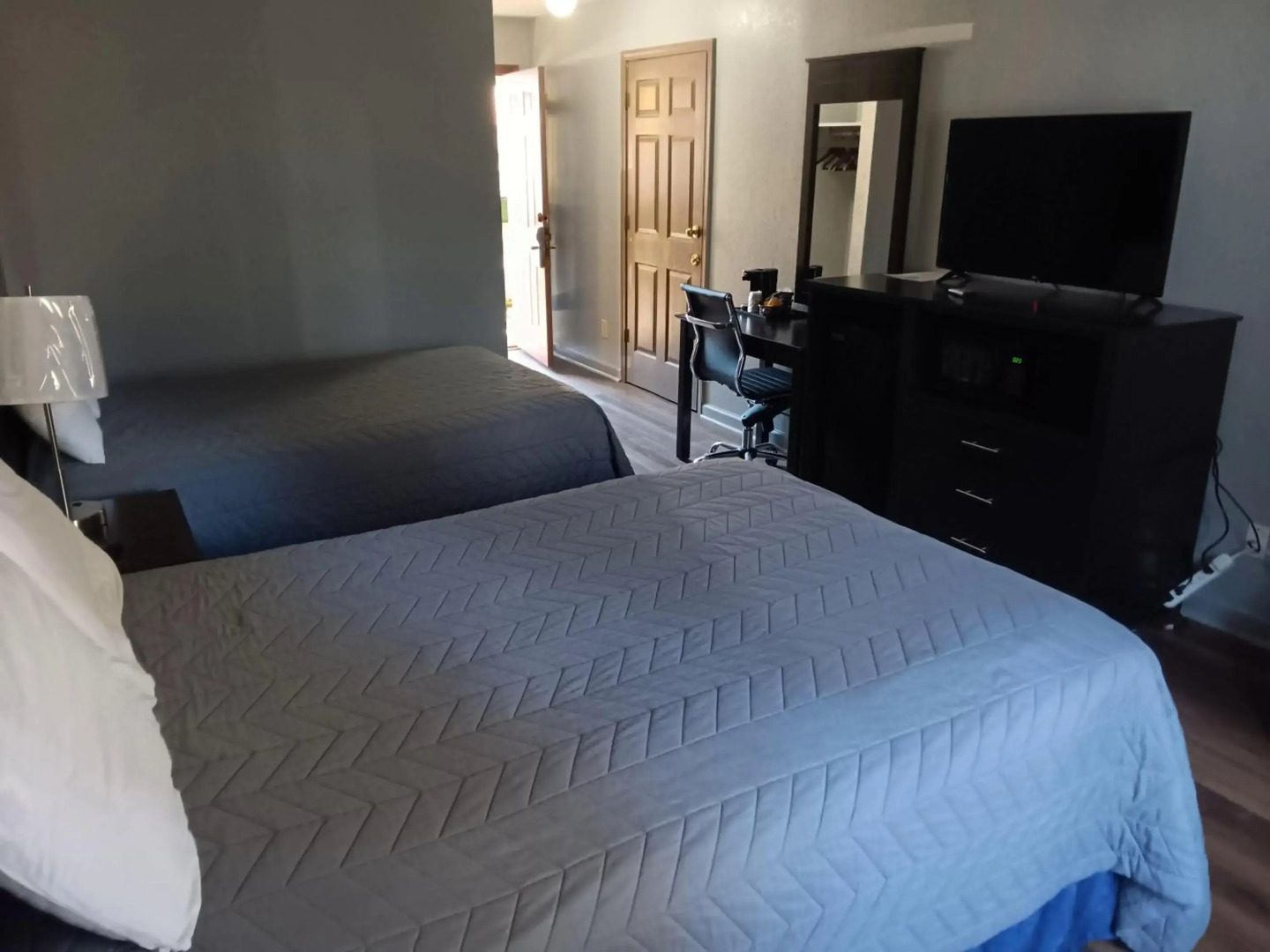 Hofbrau Riverfront Hotel