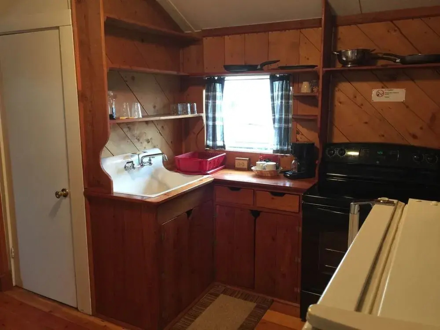 Whistling Swan Motel