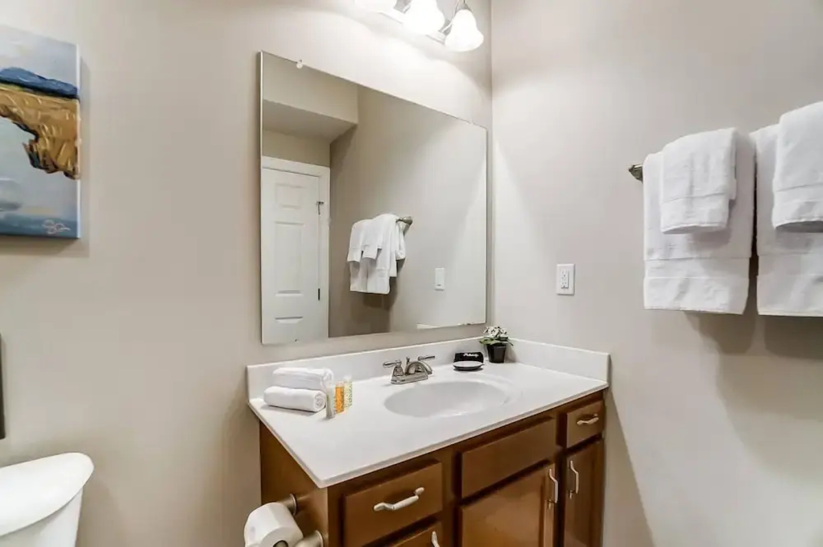 Walkable Pet-friendly 2BR 2BA On 1st Floor