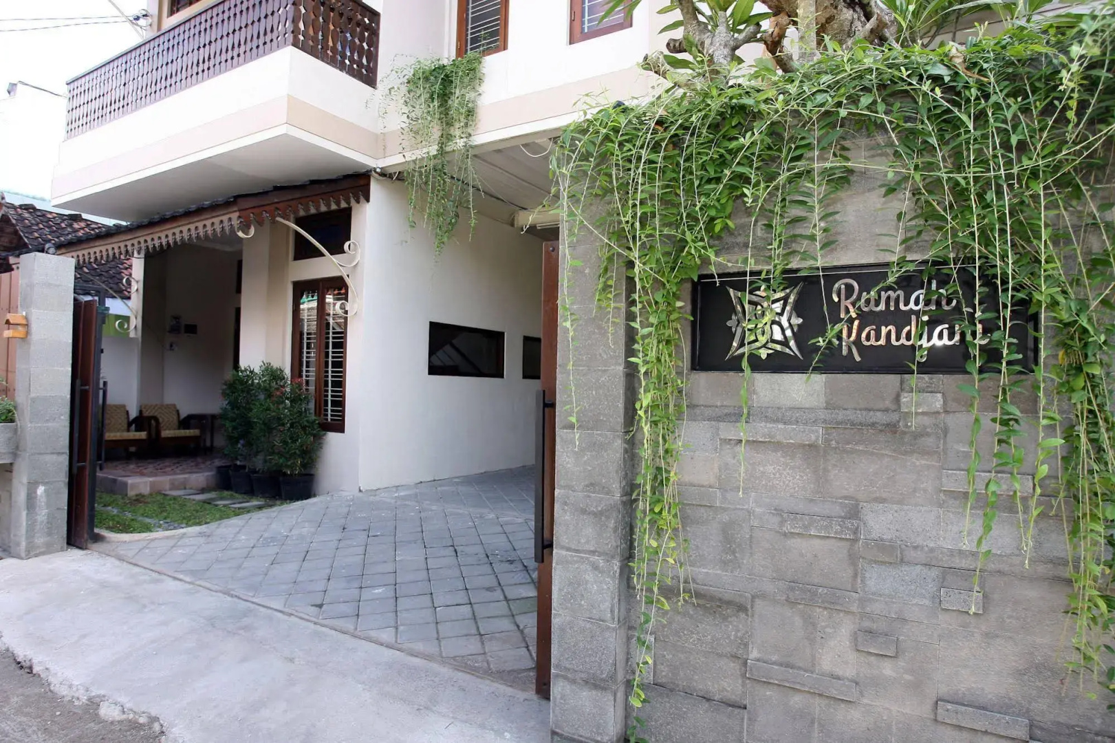 RedDoorz Plus @ Rumah Kandjani