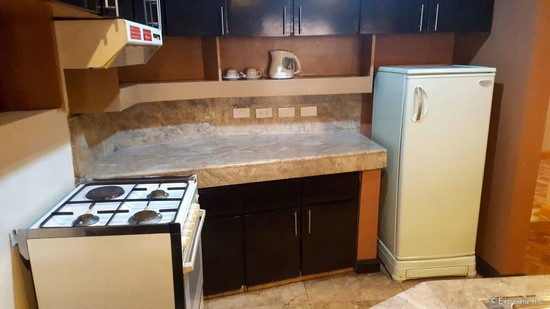 Lourdes Family Suites Makati powered by Cocotel