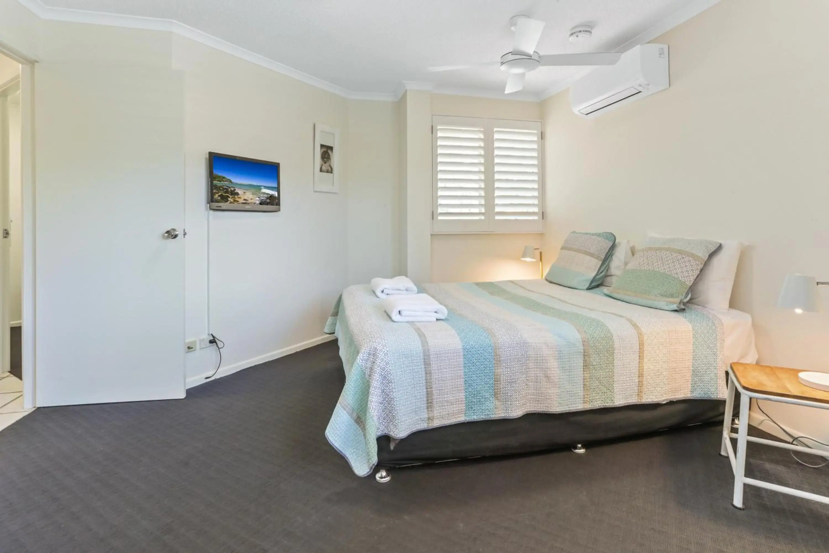 Seaside apartment minutes from Sunshine Beach