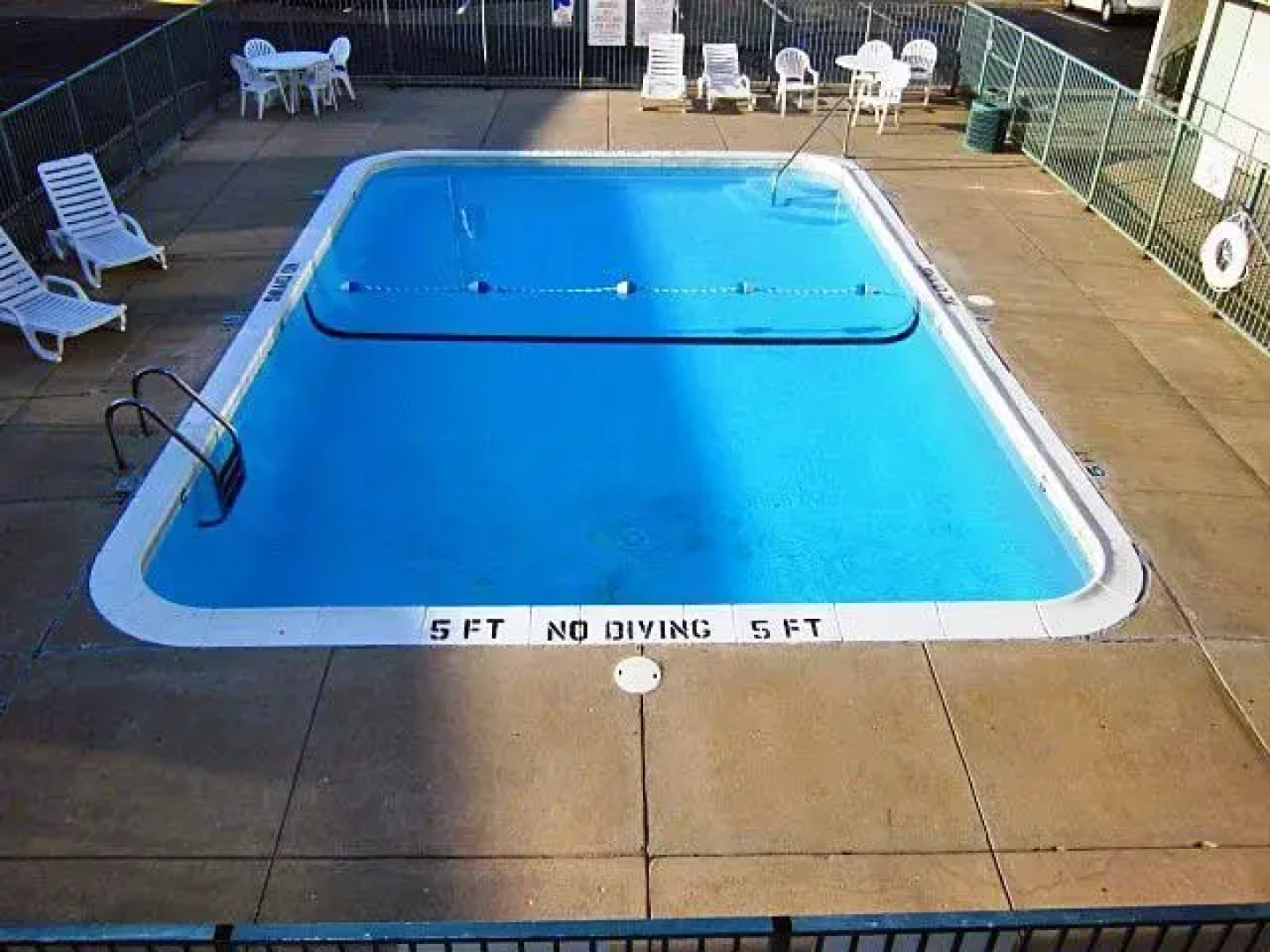 Super 7 Inn