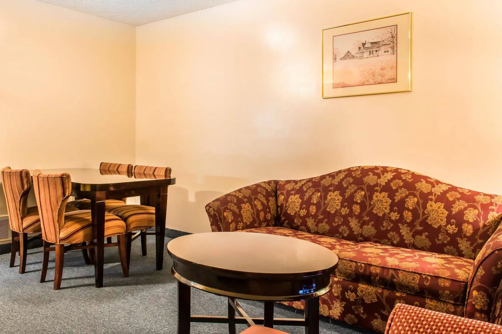 Econo Lodge Inn & Suites White Haven