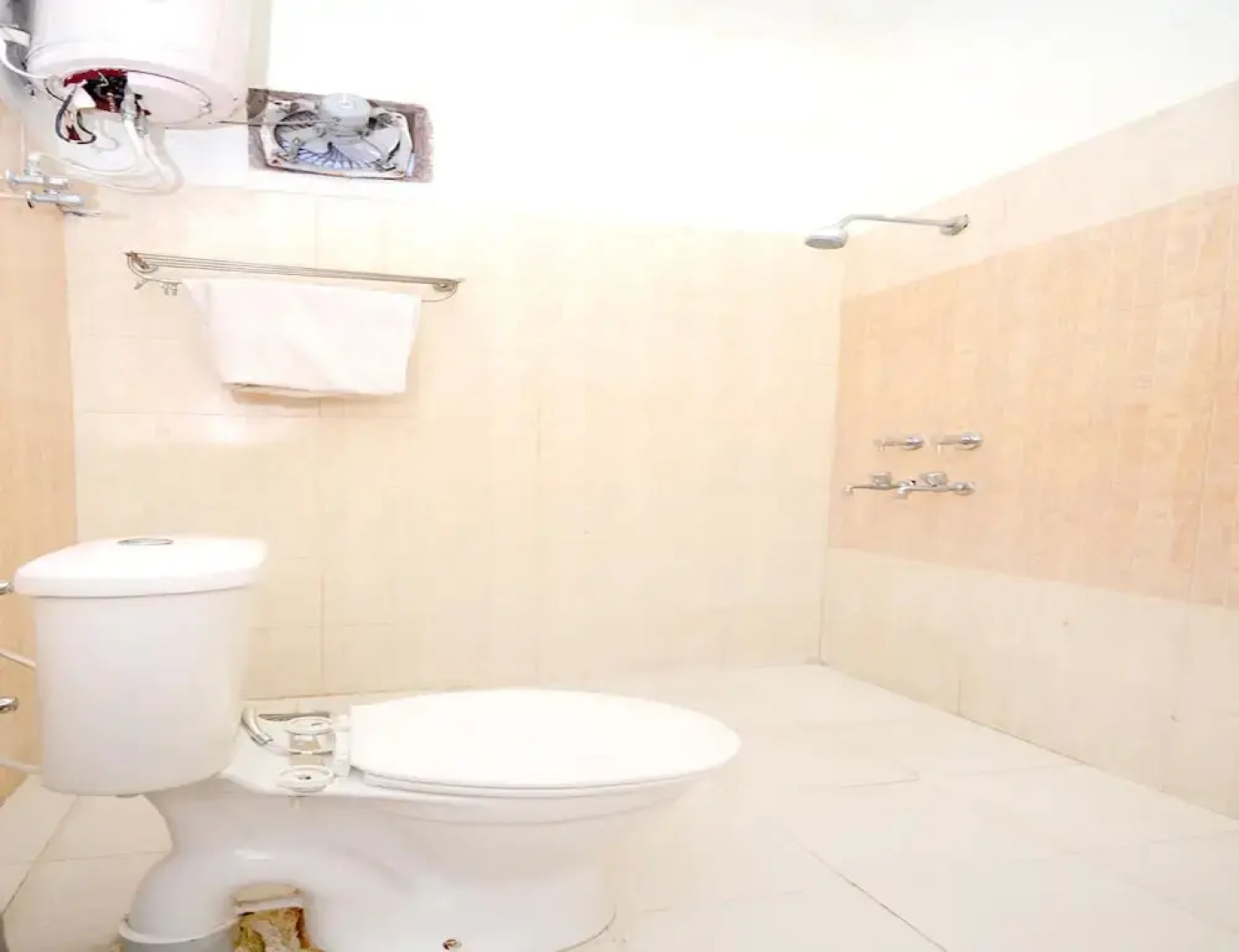 Capital O 38623 Pathankot Club