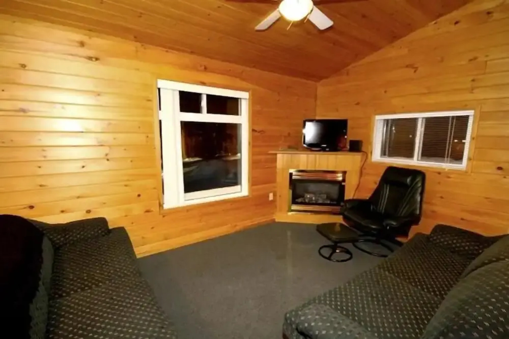 Spectacle Lake Lodge