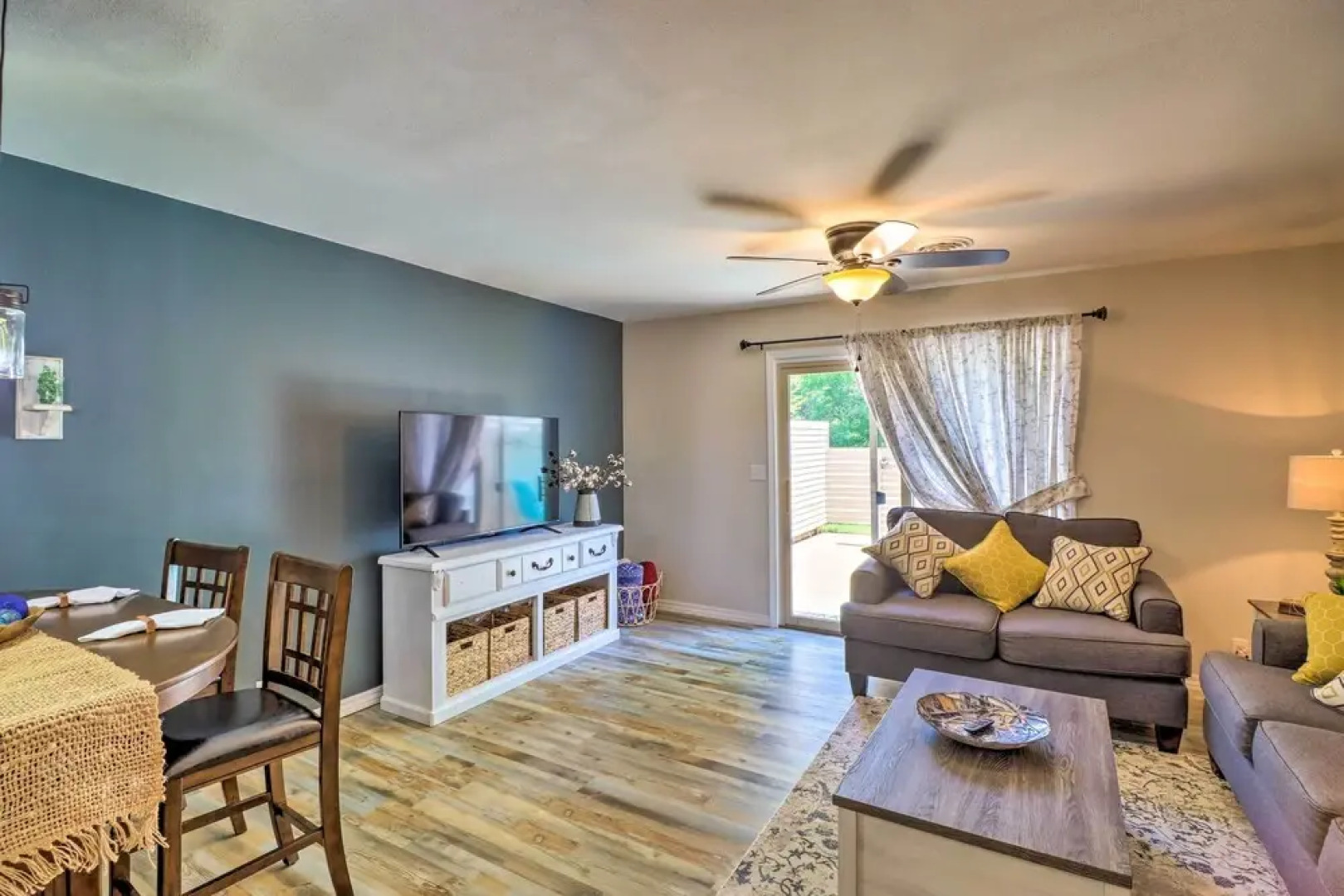 Fairfield Bay Condo w/ Patio < 5 Mi to Lake!