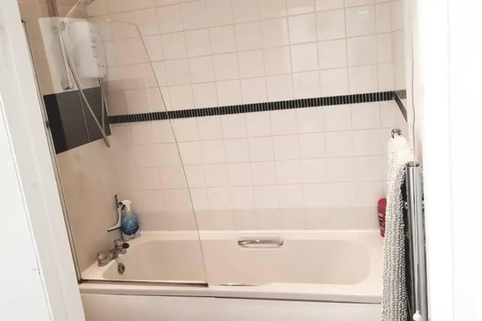 Bright, character 3 bed Apartment: 7 mins walk to sea