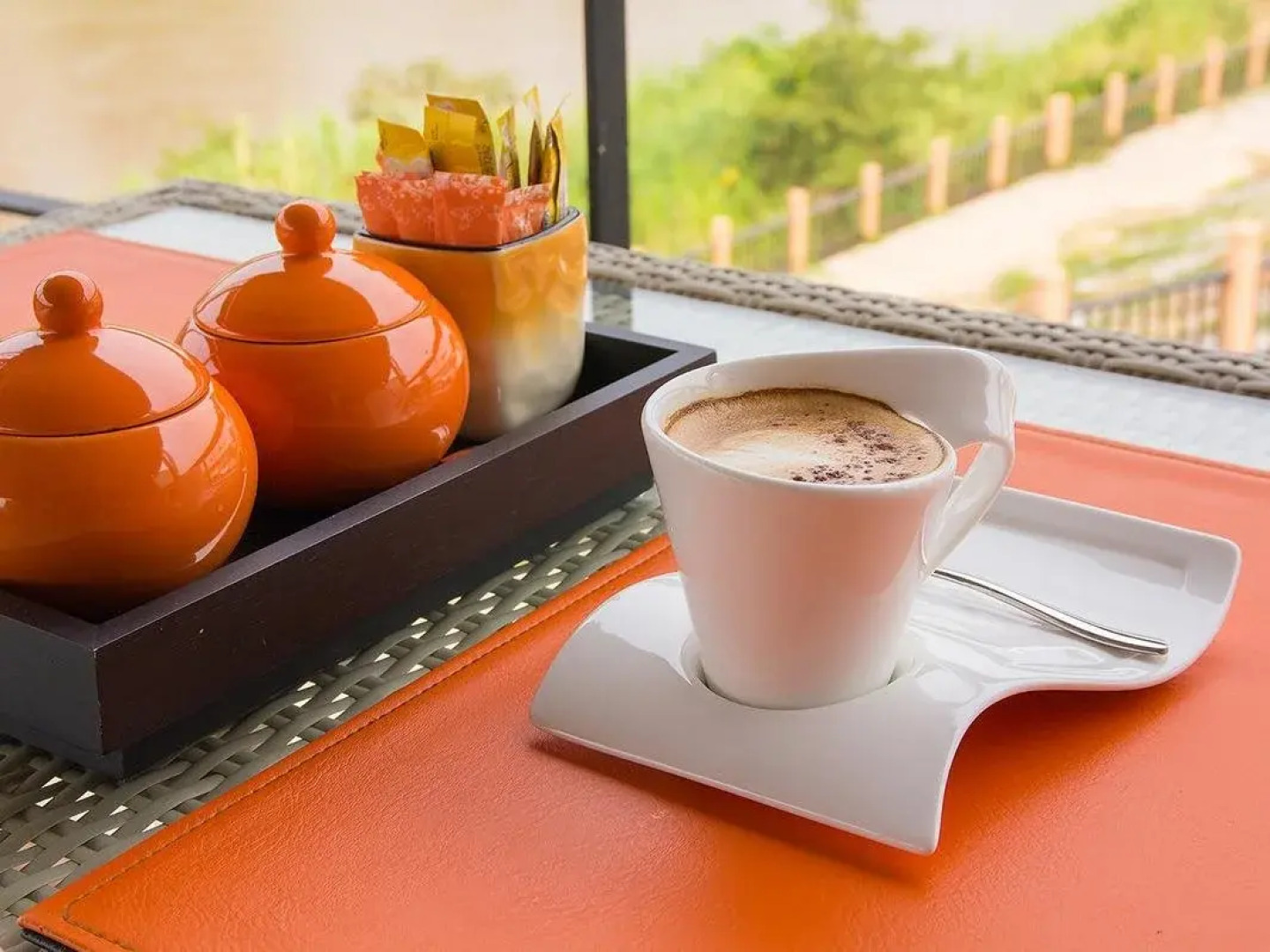 Dragon River Avenue Hotel