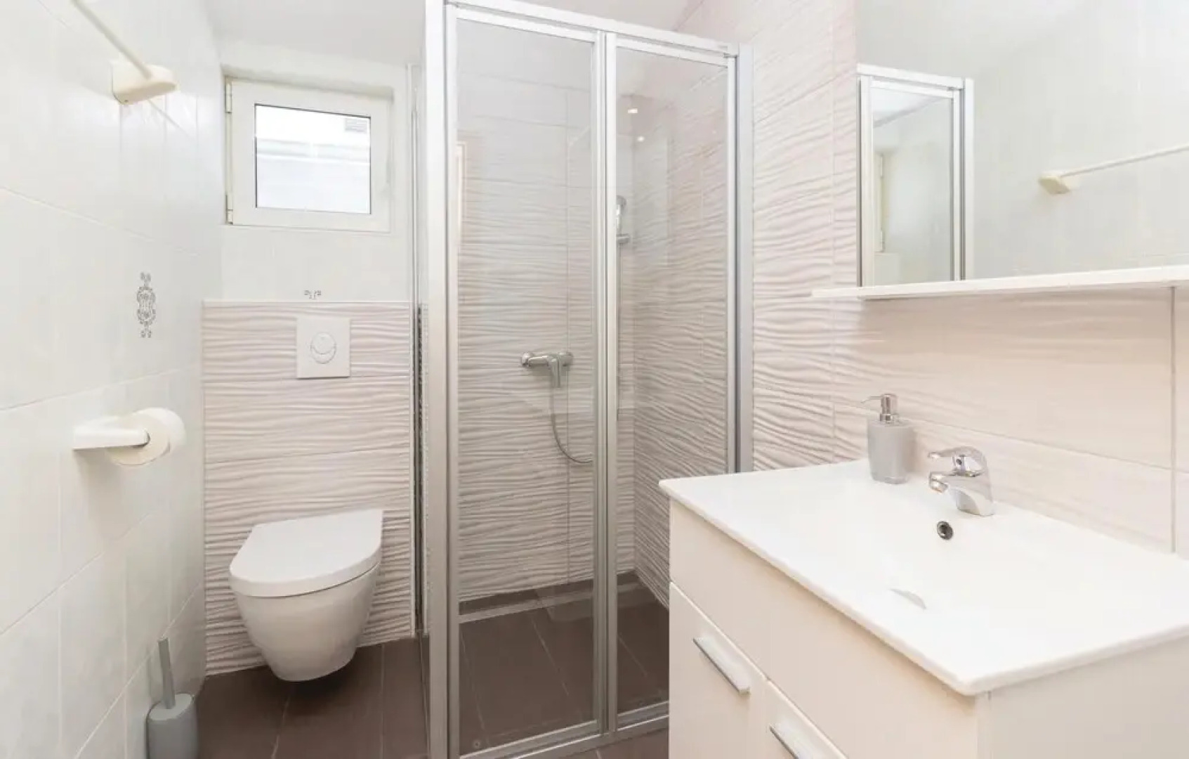 Beautiful Home in Vir With Wifi and 5 Bedrooms