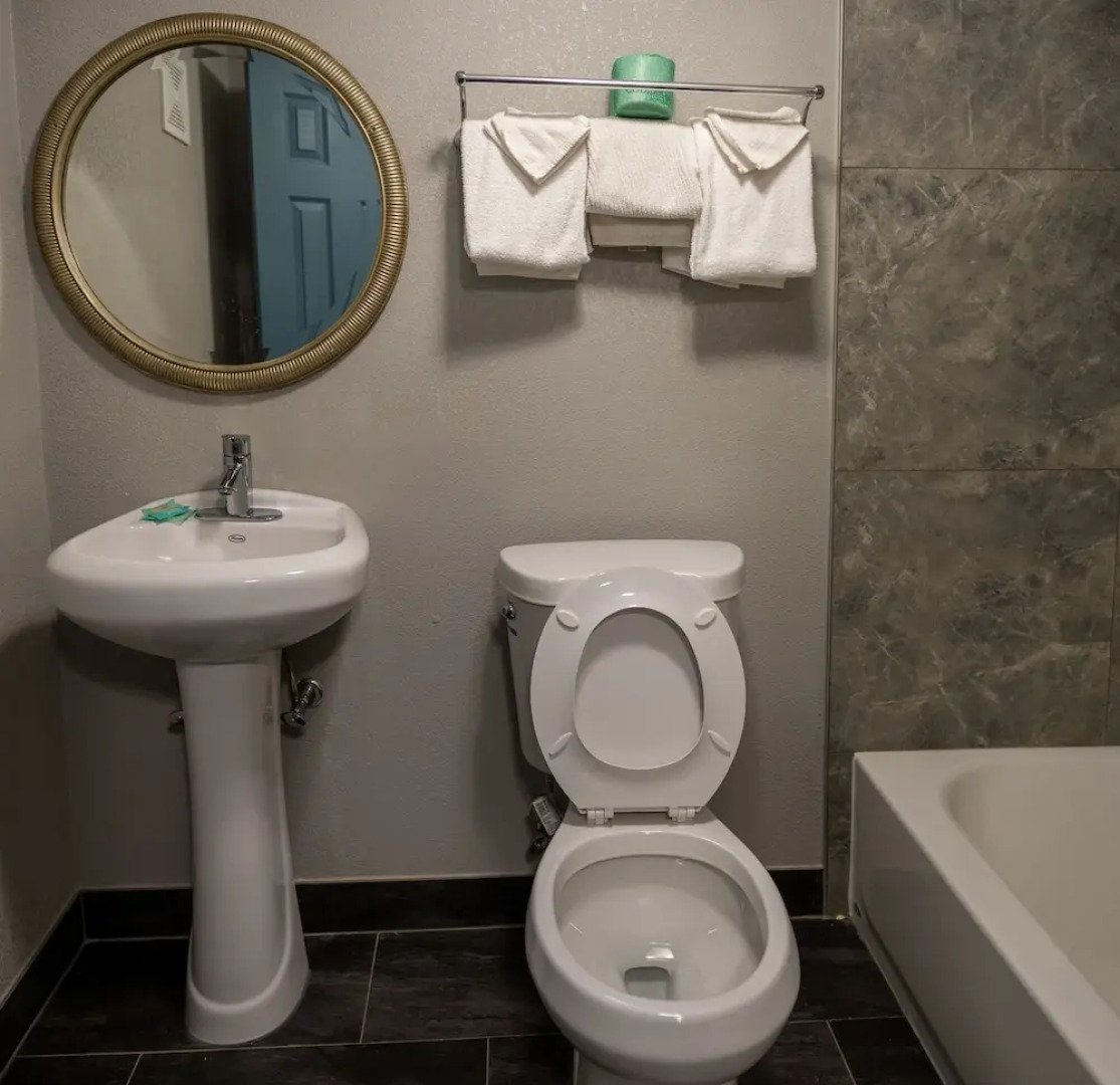 Riverside Inn and Suites