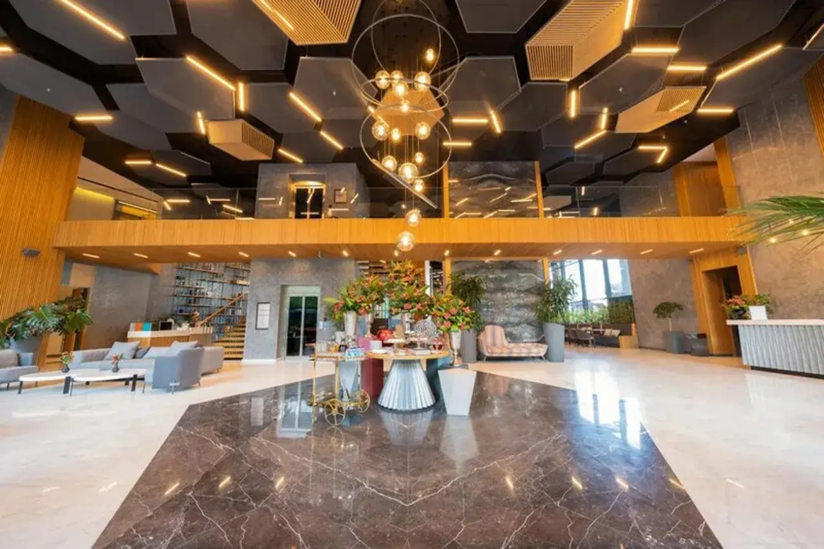 The Norm Collection Door'a