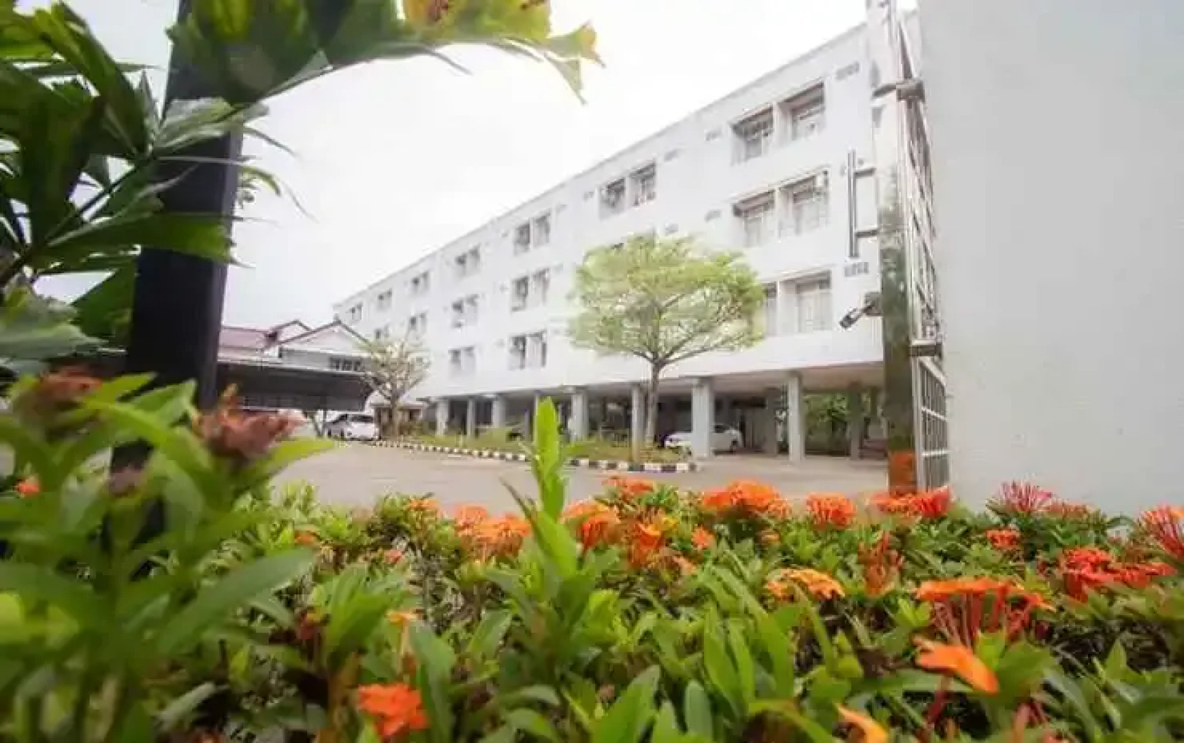 B.R.S. at Hotel Baanbumrungsuk