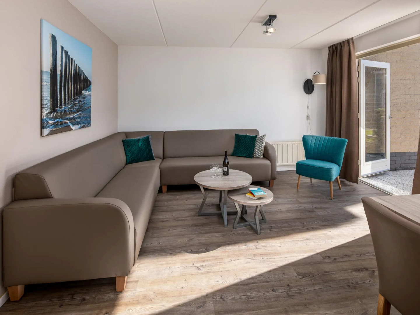 Restyled Bungalow With 2 Bathrooms, Near the Beach