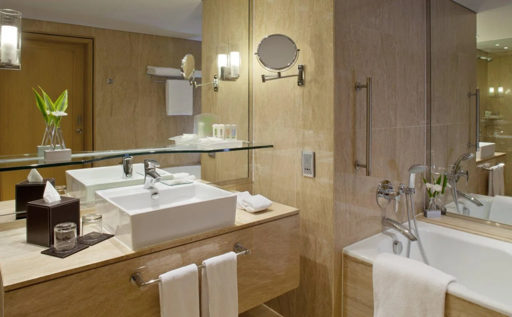 Holiday Inn Bangkok Silom by IHG