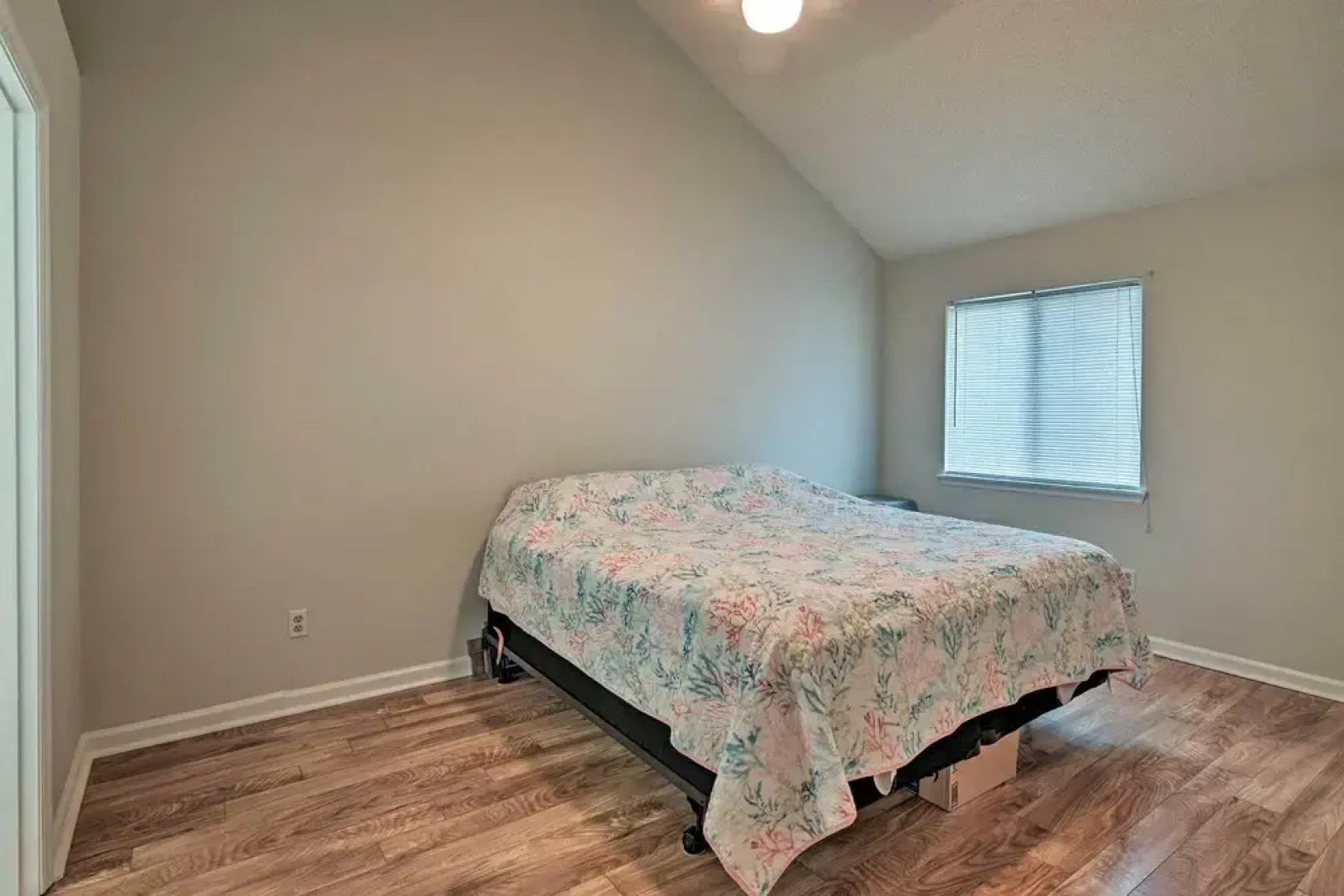 2 Mi to Surfside Beach: Golf Getaway w/ Balcony!