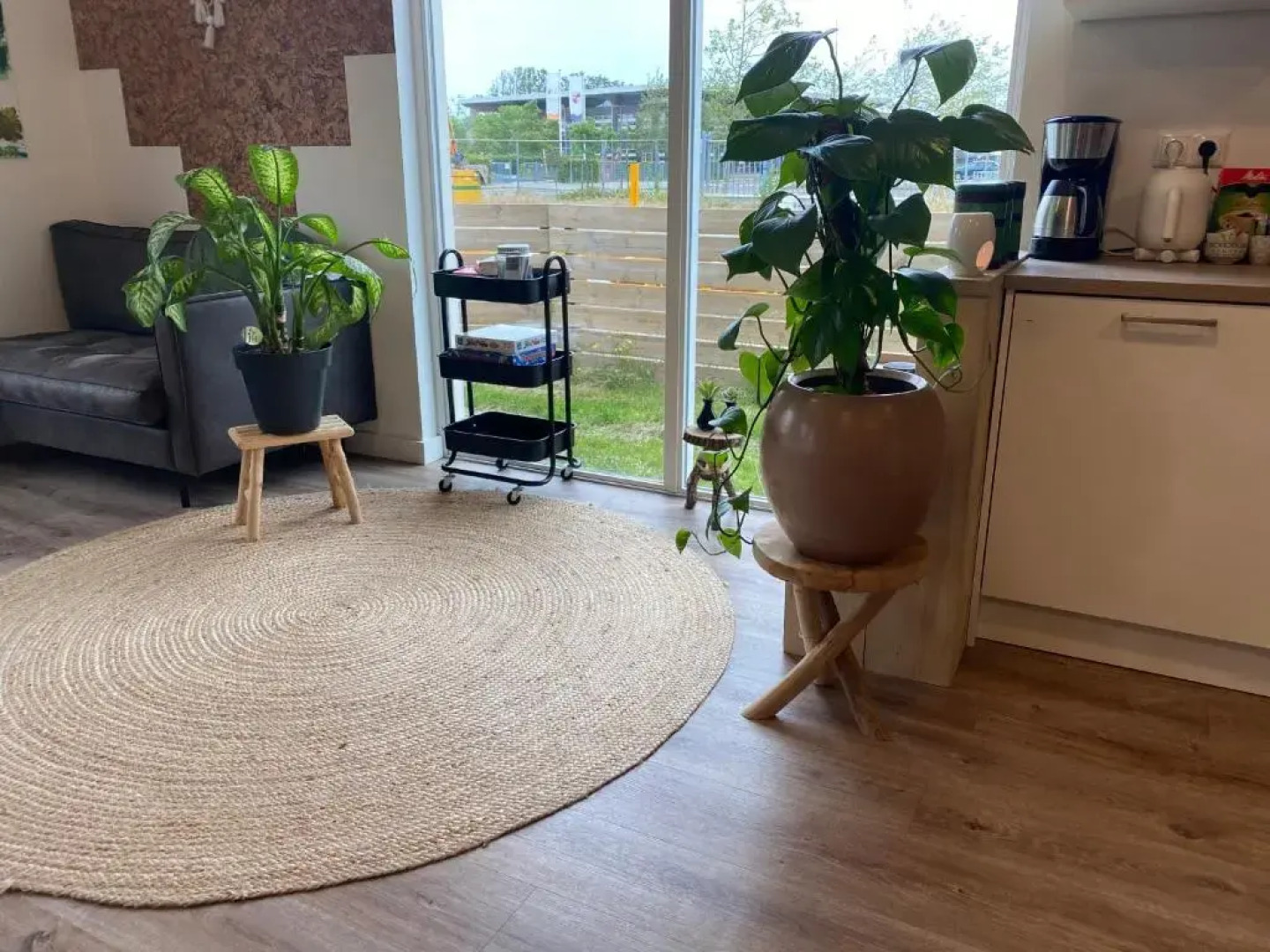 Warm welkom! Zeer ruime privé studio met tuin