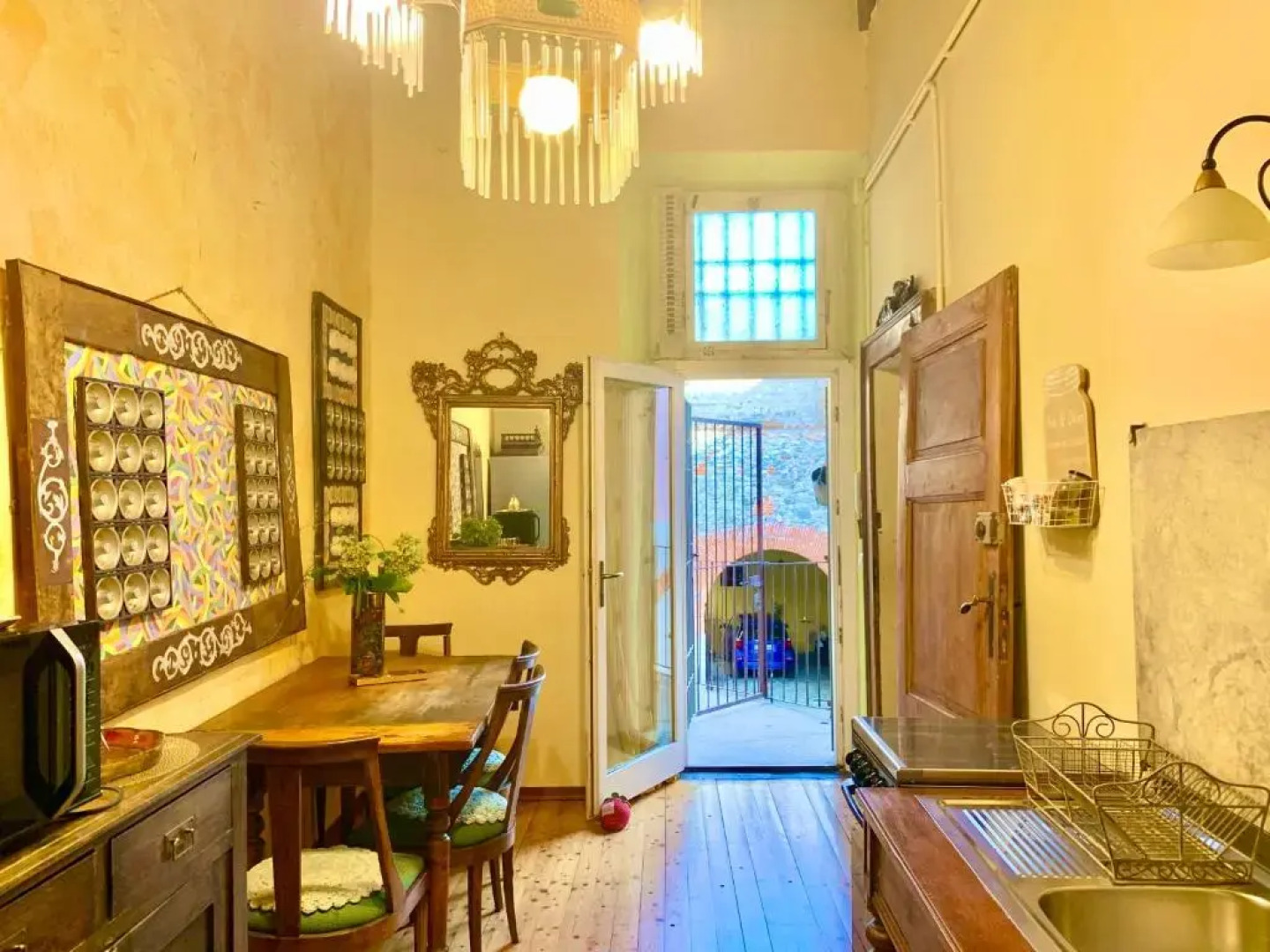 THE SECRET GARDEN ARONA VILLA in Piazza del Popolo 16 Historical Center