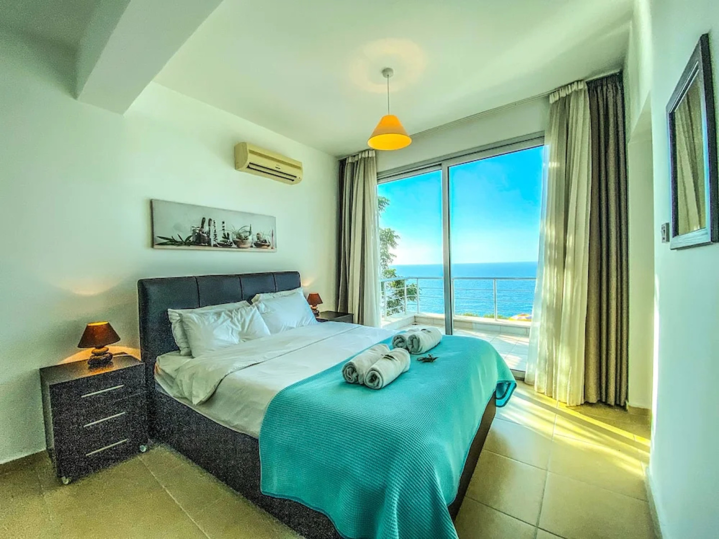 Sea Cliff villa, 4 beds, sleeps 2- 7, Free Wifi, Heated Pool option.