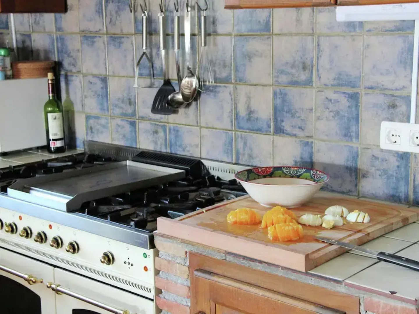 Spacious Cottage With Private Pool and Beautiful Views of Mountains and sea